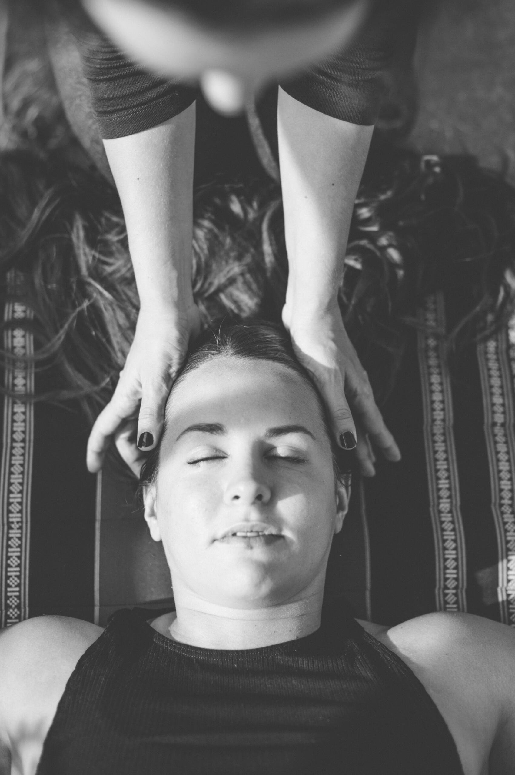 Relaxing head-and-neck massage at Venet Massage & Wellness in Phinney Ridge, Seattle Therapist gently cradles a client’s head during a relaxing massage at Venet Massage & Wellness in Phinney Ridge, Seattle.